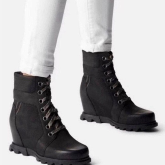 Sorel Black Lexie III Lace Up Boots with Wedge Sole booties Sz-7. M - Picture 1 of 14